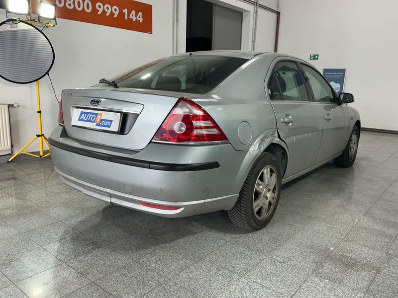 Ford Mondeo 2.0 Ghia — zdjęcie 2