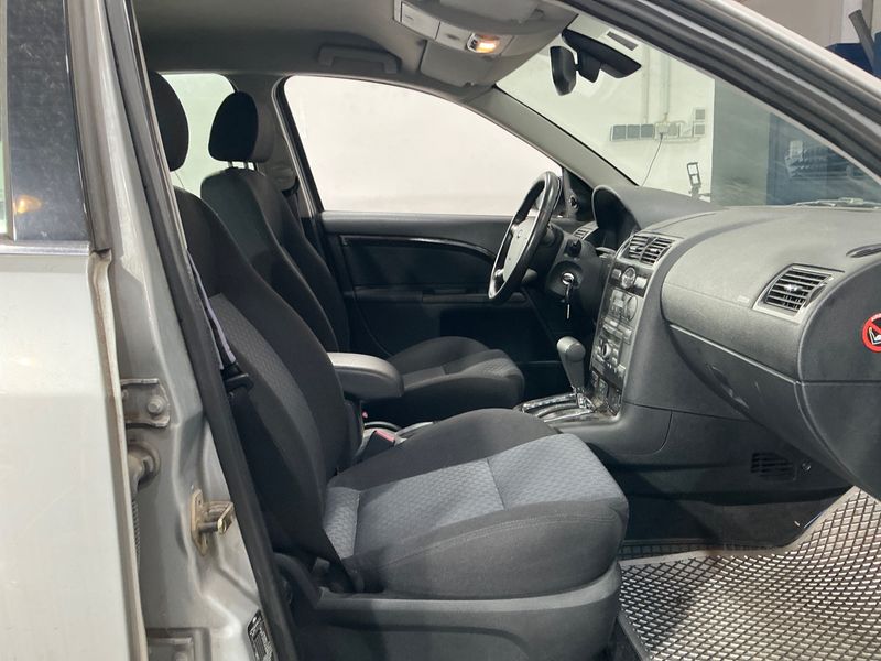 Ford Mondeo 2.0 Ghia — zdjęcie 3