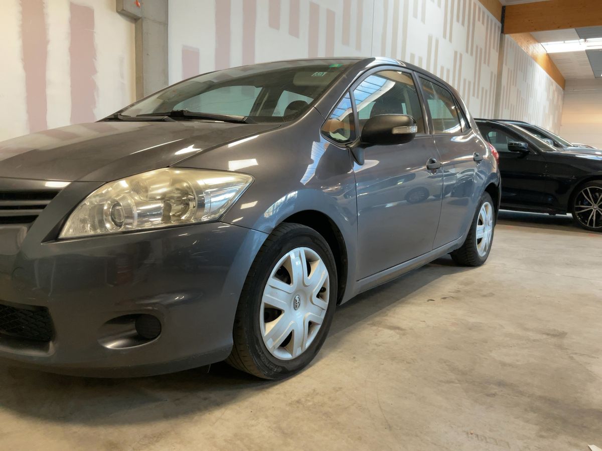 Toyota Auris 1.3 Young