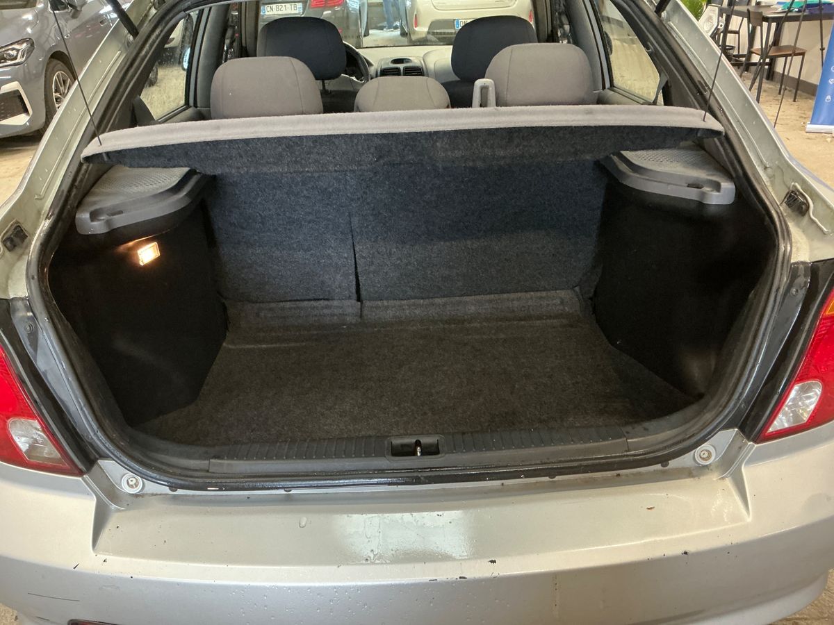 Hyundai Accent 2004 — photo 3