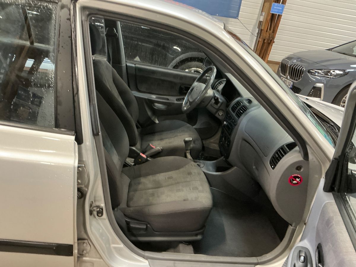 Hyundai Accent 2004 — photo 4