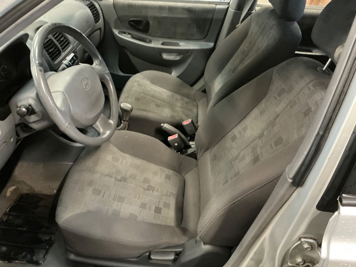Hyundai Accent 2004 — photo 9