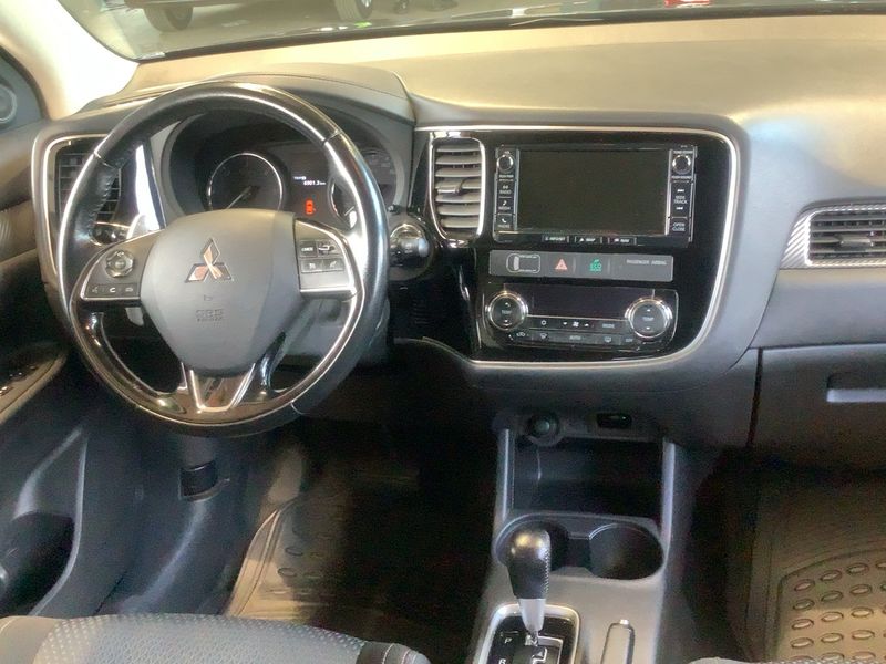 Mitsubishi Outlander 2.2 DI-D Instyle ClearTec 4WD 2017 – снимка 17