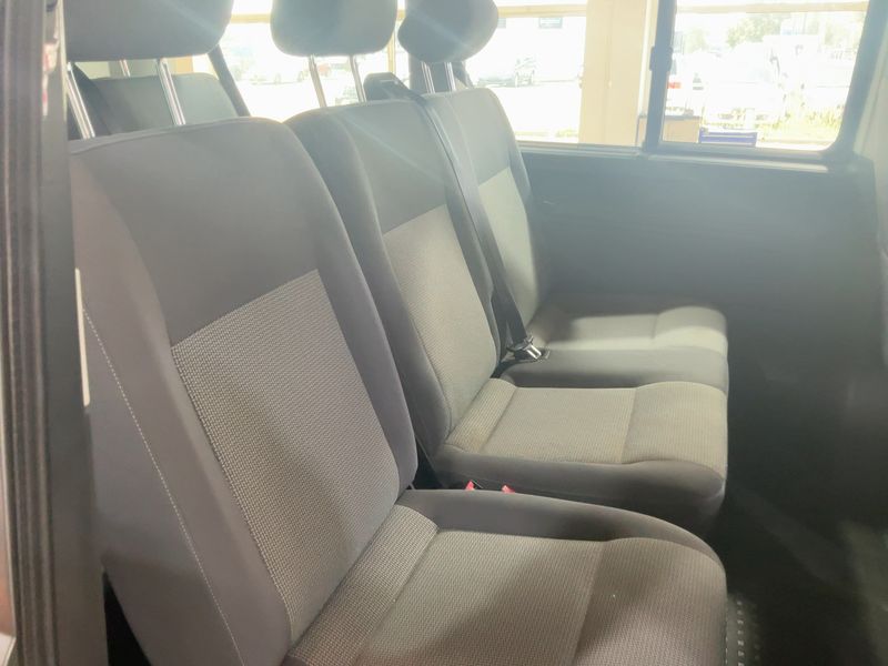 Volkswagen T5 Caravelle 2.0 TDI Comfortline — zdjęcie 14
