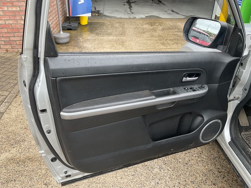 Suzuki Grand Vitara 1.9 DDiS Comfort 2011 – снимка 37