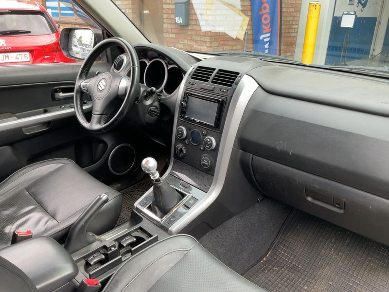 Suzuki Grand Vitara 1.9 DDiS Comfort — zdjęcie 12