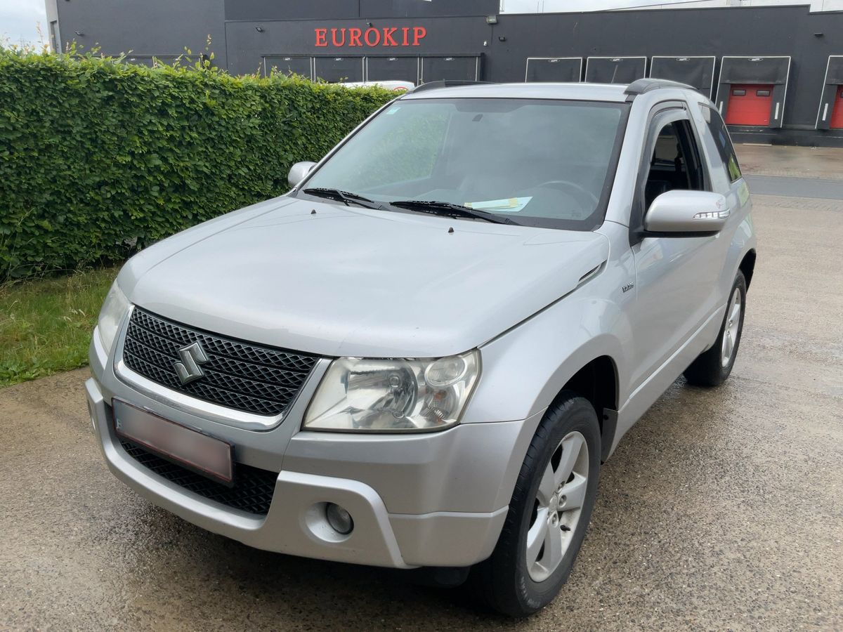 Suzuki Grand 2011