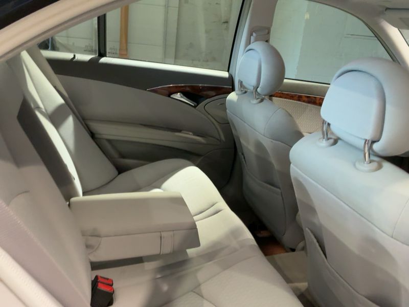 Mercedes-Benz E-Klasse E 240 Elegance — zdjęcie 14