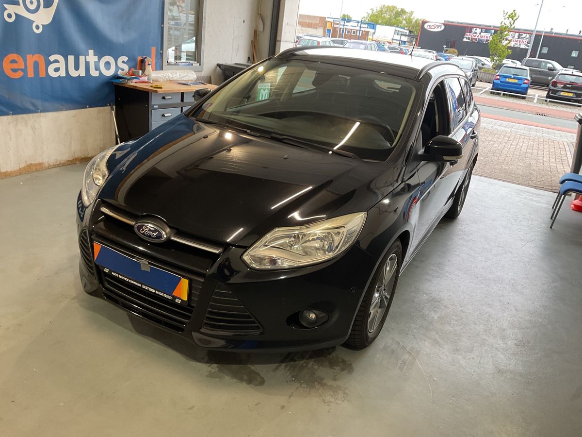Ford Focus 2014 — photo 1