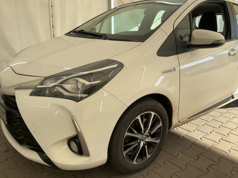 Toyota Yaris 1.5 Hybrid Team D — zdjęcie 2