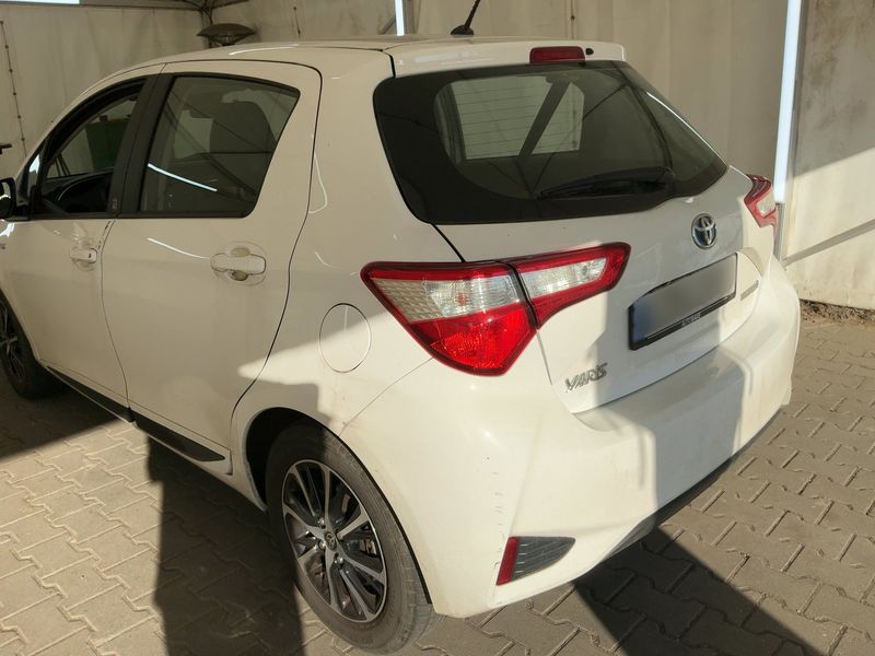 Toyota Yaris 1.5 Hybrid Team D — zdjęcie 3