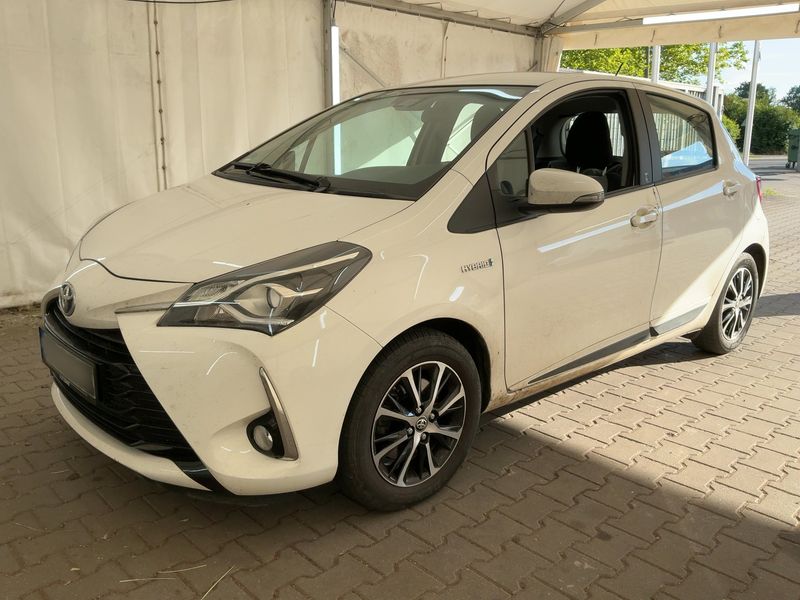 Toyota Yaris 1.5 Hybrid Team D — zdjęcie 1