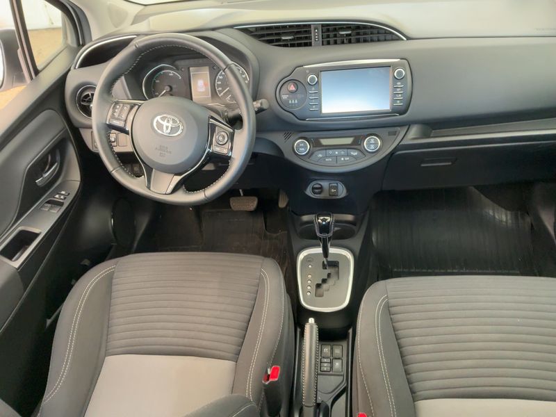 Toyota Yaris 1.5 Hybrid Team D — zdjęcie 12