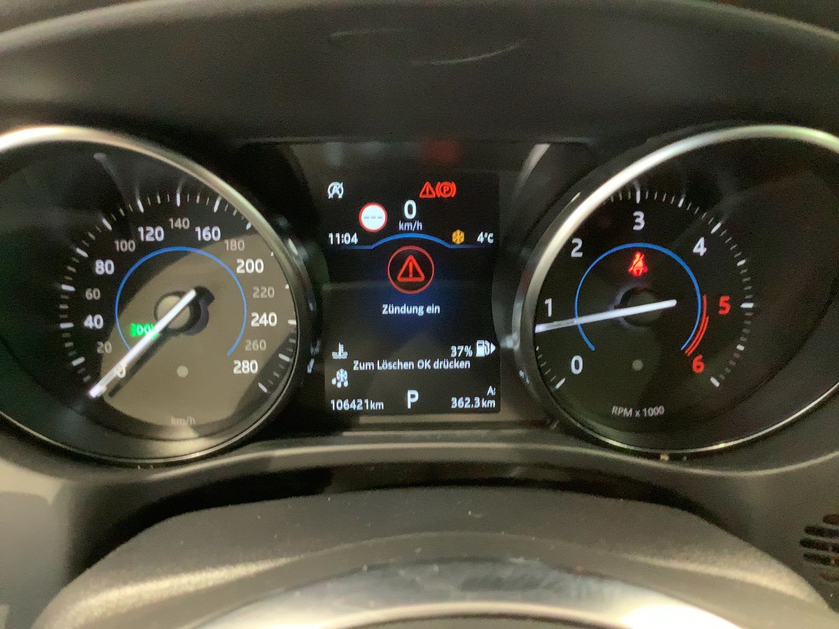 Jaguar F-Pace 2018 — photo 19