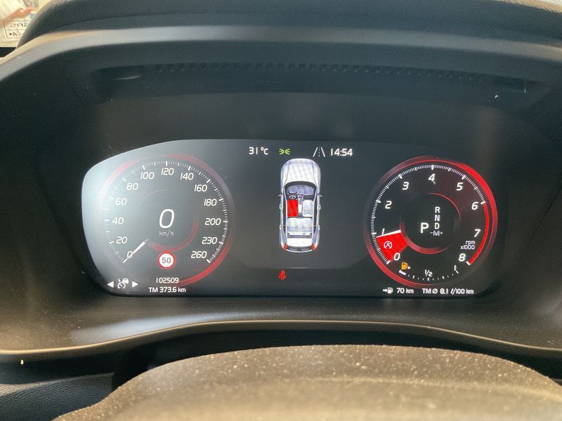 Volvo XC40 2.0 T4 R-Design 2WD — zdjęcie 13