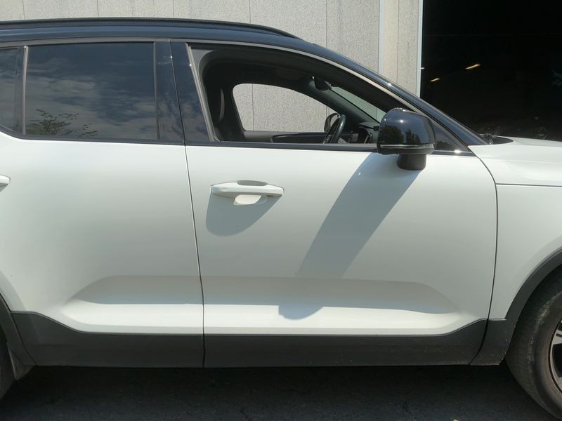 Volvo XC40 2.0 T4 R-Design 2WD — zdjęcie 7