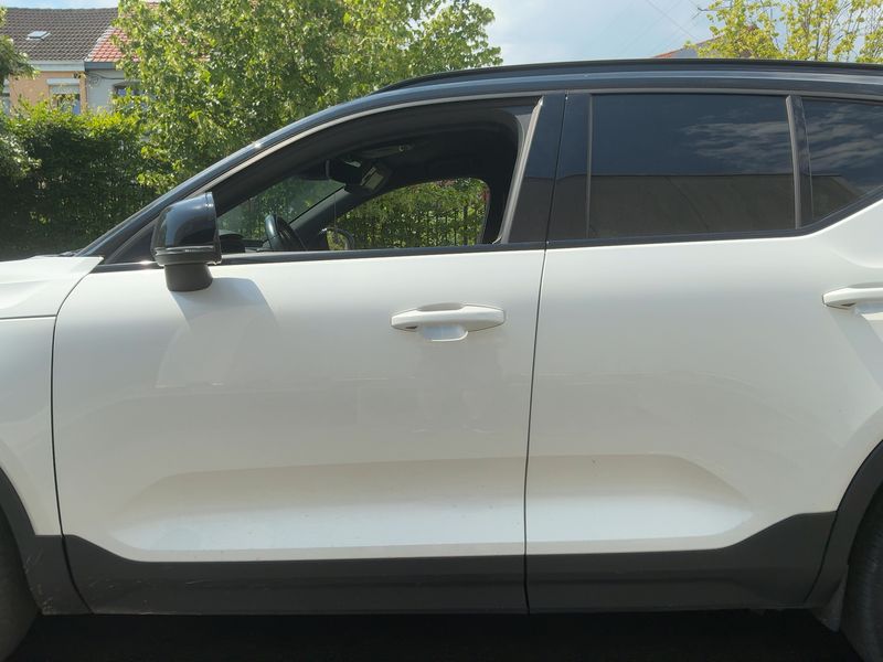 Volvo XC40 2.0 T4 R-Design 2WD — zdjęcie 4