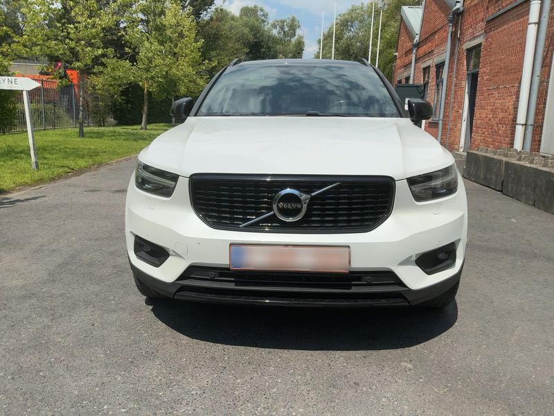 Volvo XC40 2.0 T4 R-Design 2WD — zdjęcie 9