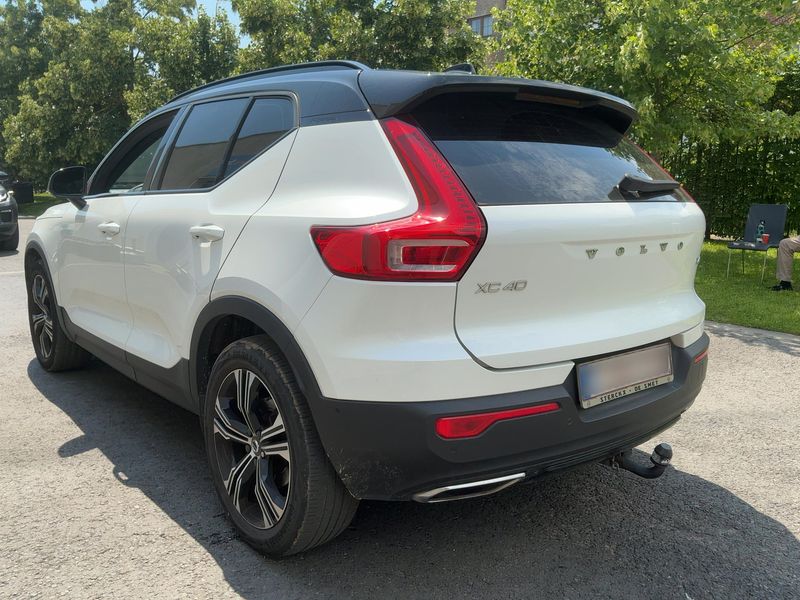 Volvo XC40 2.0 T4 R-Design 2WD — zdjęcie 3