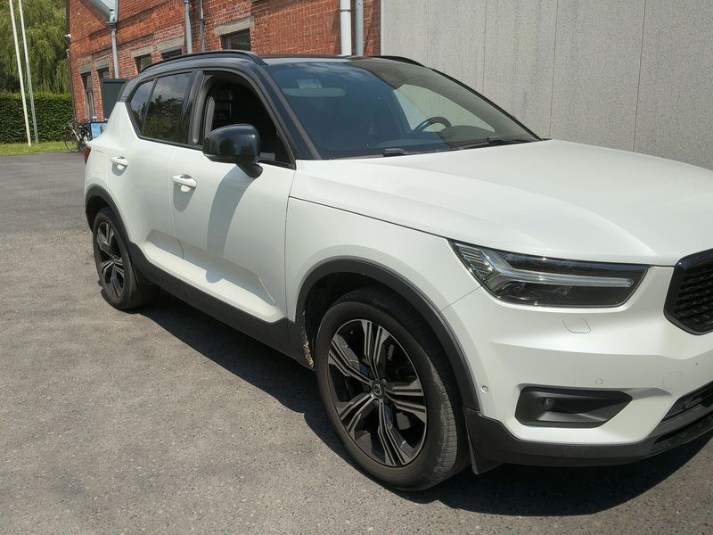 Volvo XC40 2.0 T4 R-Design 2WD — zdjęcie 8