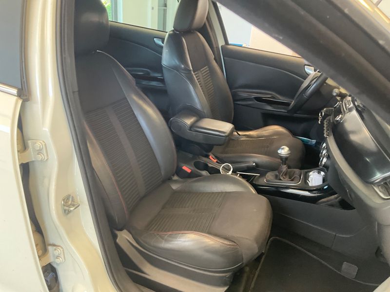 Alfa Romeo Giulietta 1.6 JTDM Distinctive 2010 – снимка 3