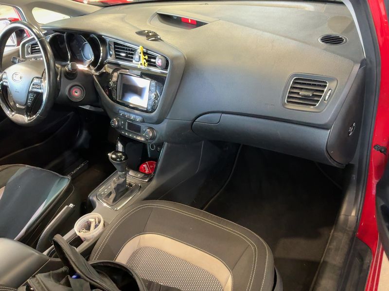 Kia cee'd 1.6 CRDi Spirit — zdjęcie 12