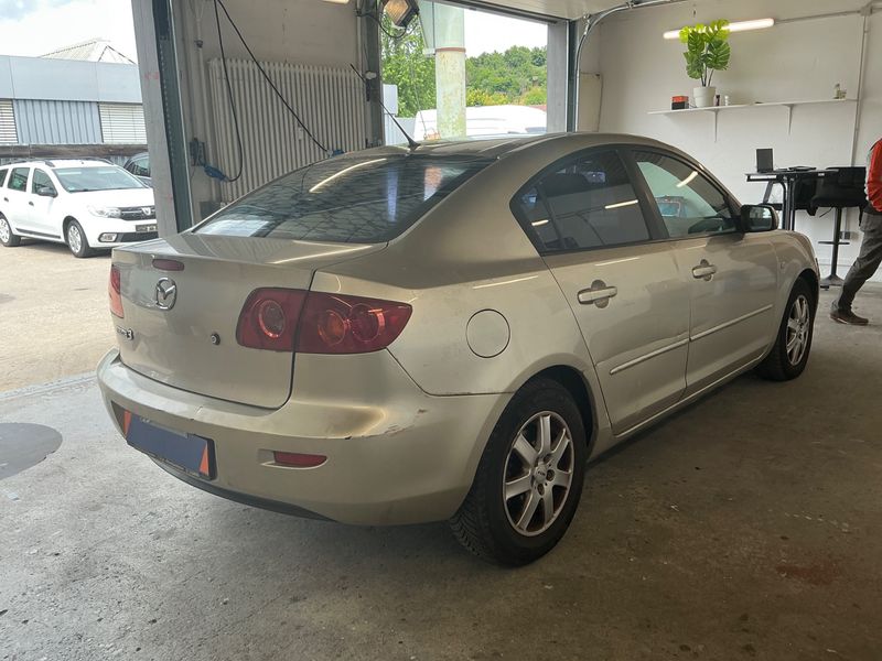 Mazda 3 1.6 Comfort — zdjęcie 2