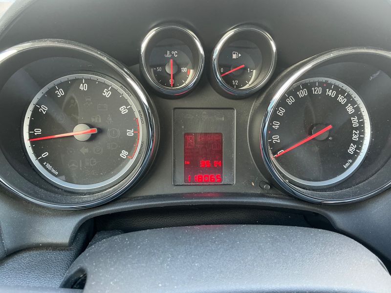Opel Astra 1.4 Essentia — zdjęcie 4
