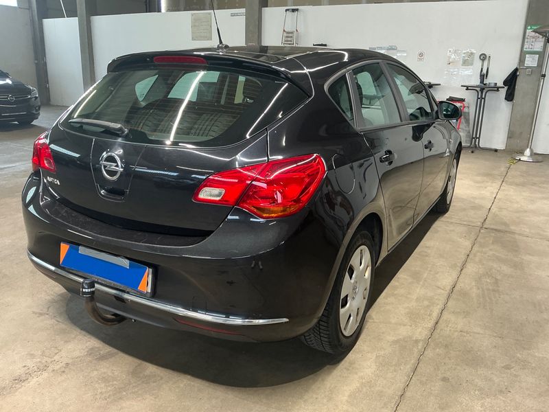 Opel Astra 1.4 Essentia — zdjęcie 2