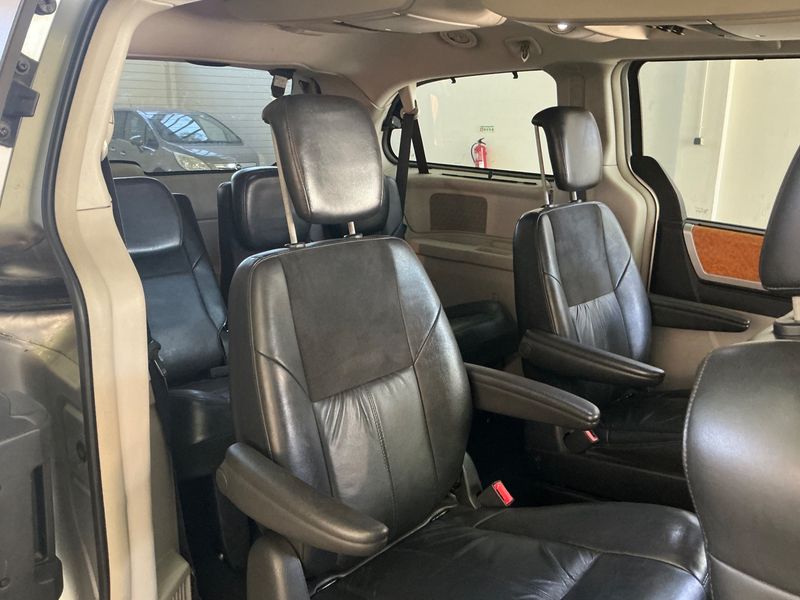 Chrysler Grand Voyager 2.8 CRD Limited — zdjęcie 14