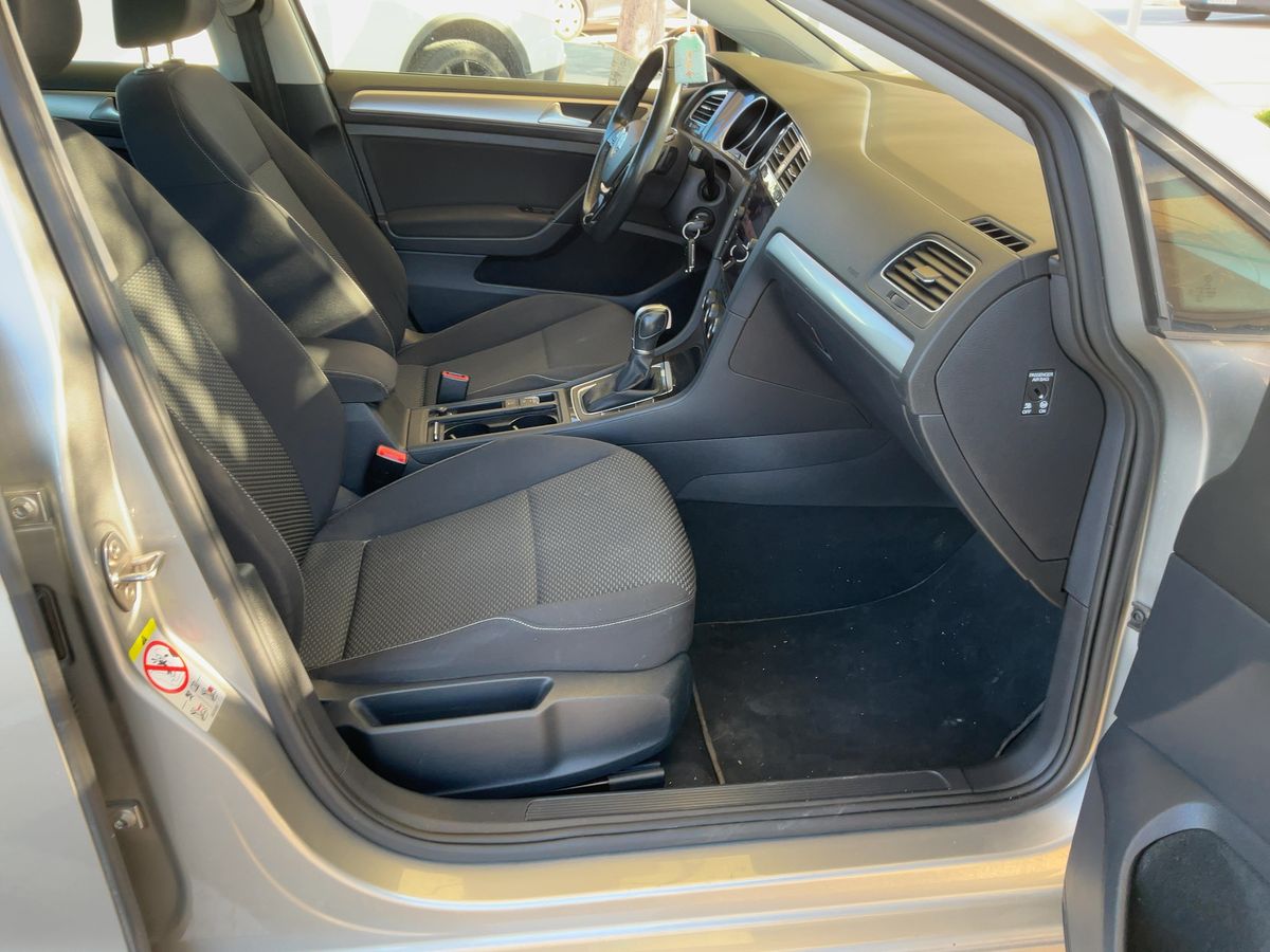Volkswagen Golf 2018 — photo 16