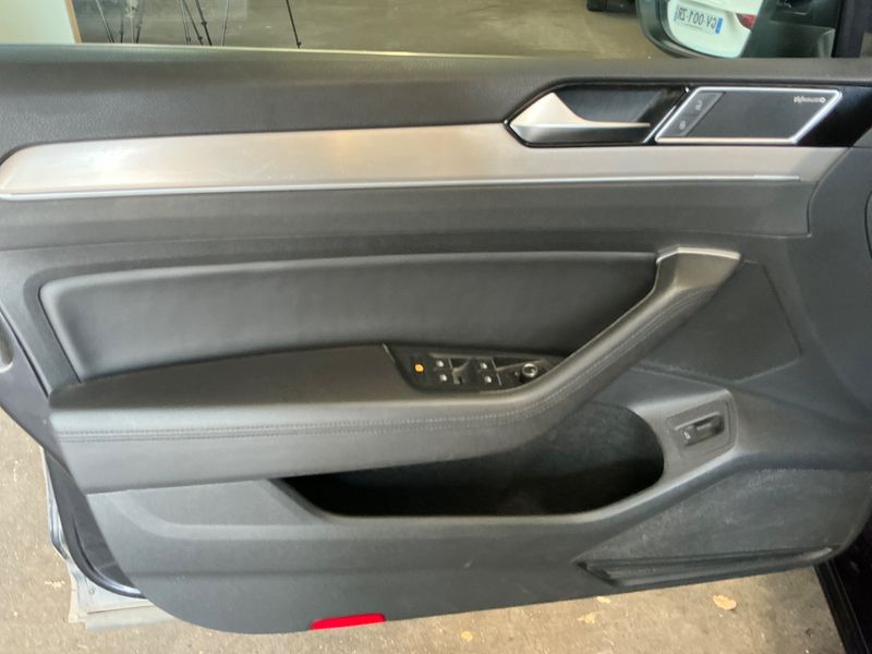 Volkswagen Passat 2.0 TDI Carat Edition 4Motion BlueMotion Tech 2016 – снимка 25