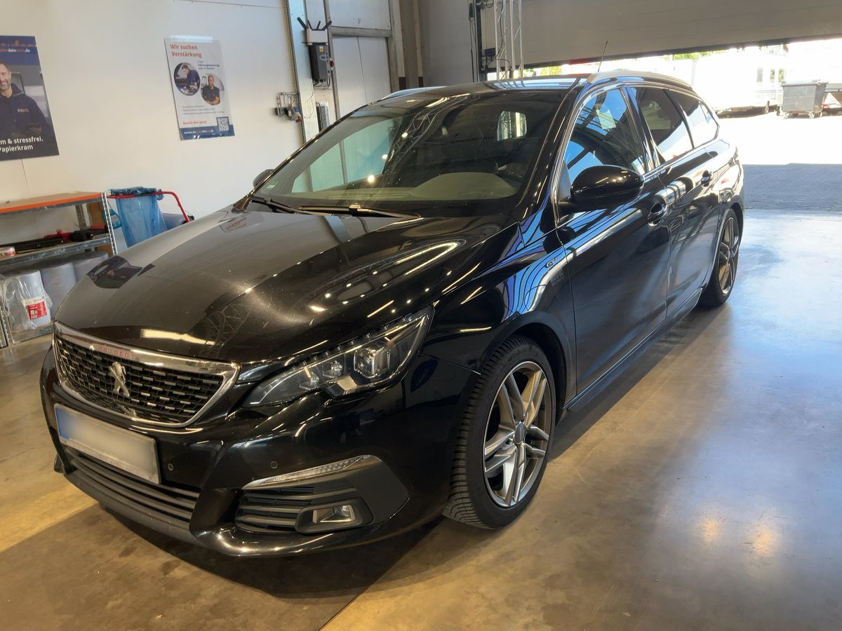 Peugeot 308 2018 — photo 1