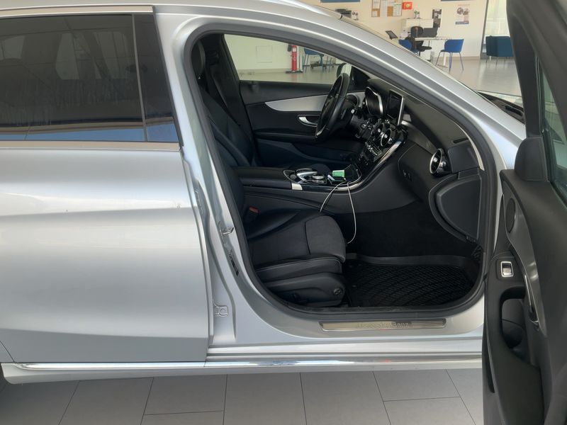 Mercedes-Benz C-Klasse C 220 d T 4Matic AMG Sport — zdjęcie 11