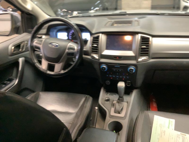 Ford Ranger 3.2 TDCi Doppelkabine Limited 4x4 — zdjęcie 12