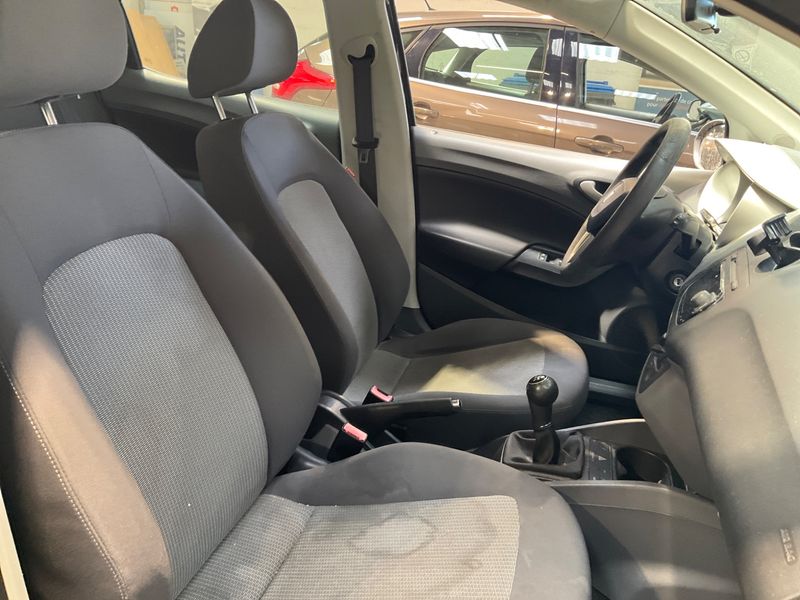 Seat Ibiza 1.6 TDI Stylance / Style 2010 – снимка 3