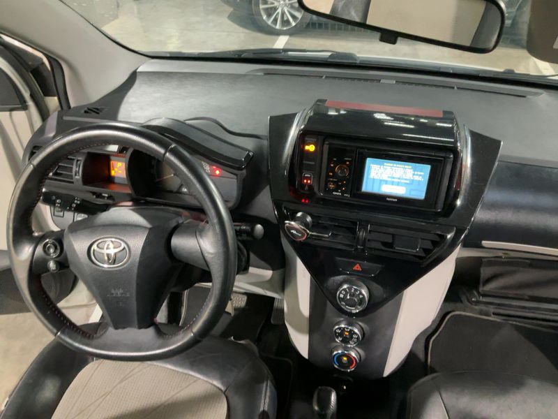 Toyota iQ 1.33 Dual VVT-i — zdjęcie 12