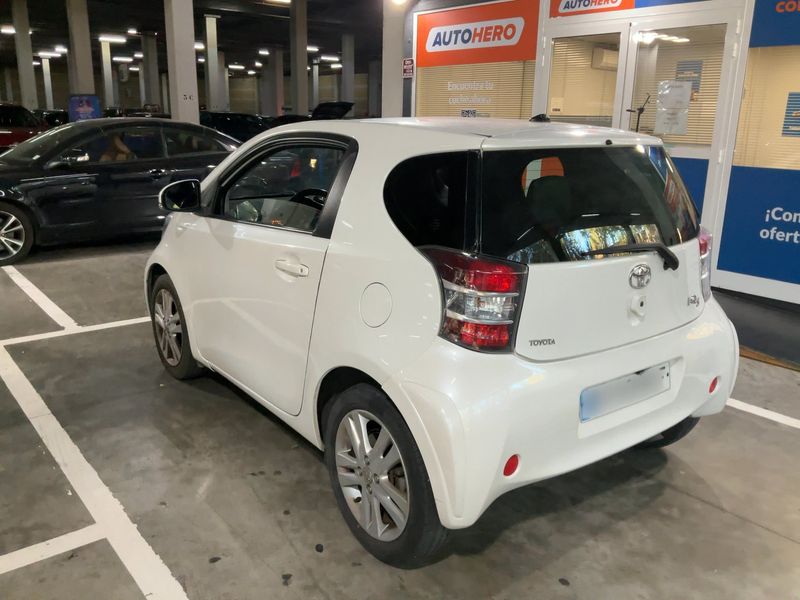 Toyota iQ 1.33 Dual VVT-i — zdjęcie 3