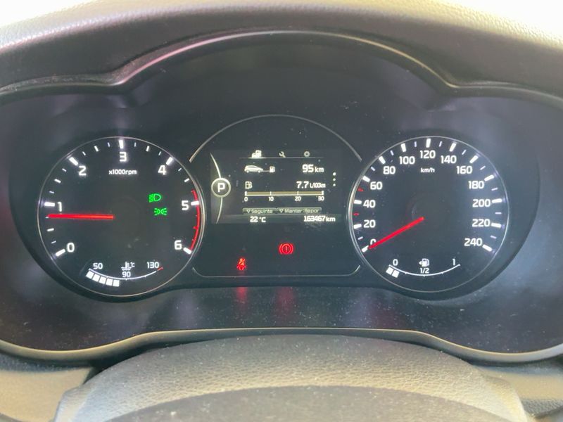 Kia Carens 1.7 CRDi Edition 7 — zdjęcie 13