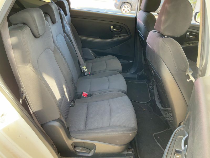 Kia Carens 1.7 CRDi Edition 7 — zdjęcie 14
