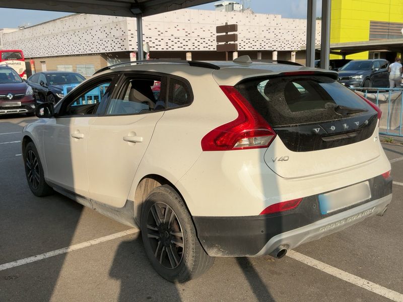 Volvo V40 Cross Country 2.0 D2 Plus — zdjęcie 3
