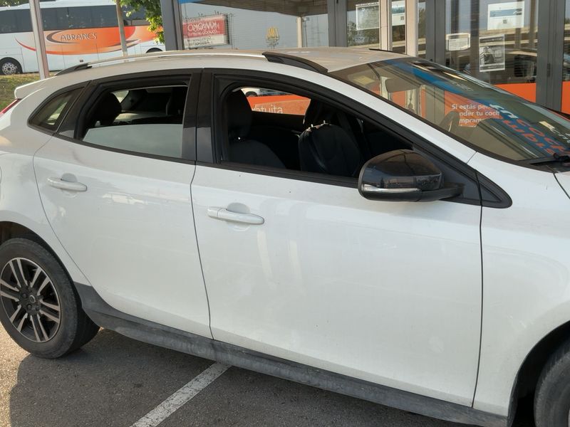 Volvo V40 Cross Country 2.0 D2 Plus — zdjęcie 7