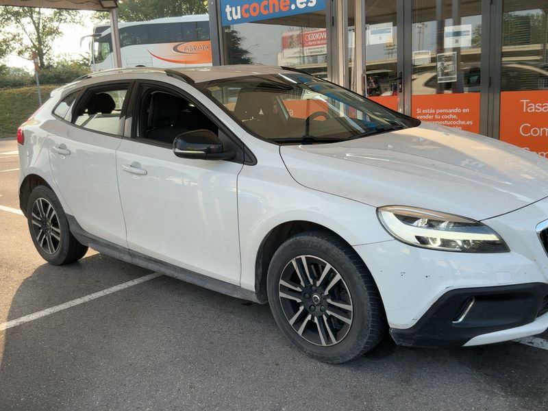 Volvo V40 Cross Country 2.0 D2 Plus — zdjęcie 8