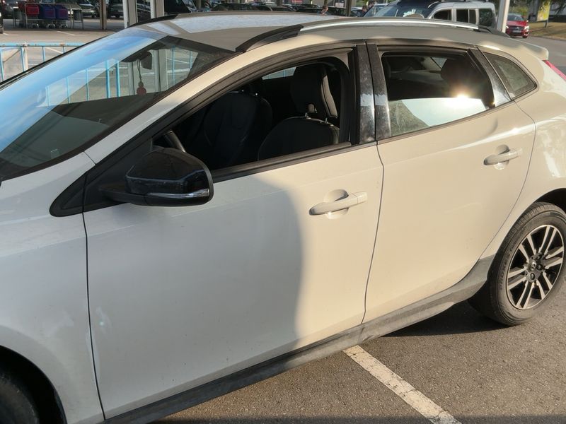 Volvo V40 Cross Country 2.0 D2 Plus — zdjęcie 4