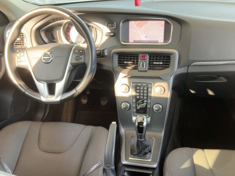Volvo V40 Cross Country 2.0 D2 Plus — zdjęcie 12