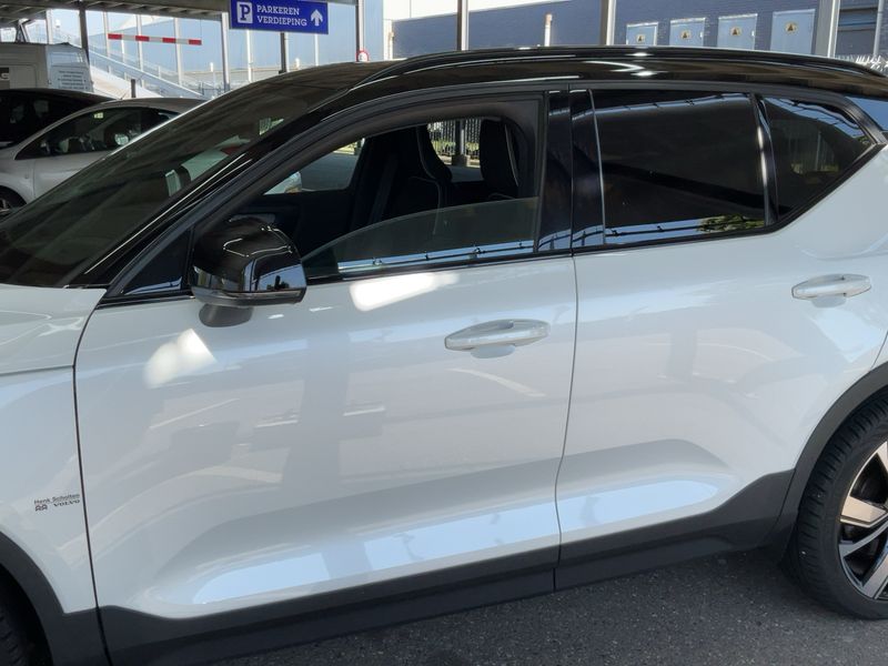 Volvo XC40 P8 electric drive 300 kW R-Design Pure AWD 2020 – снимка 4