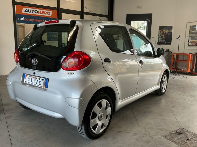 Toyota Aygo 1.0 Now — zdjęcie 2