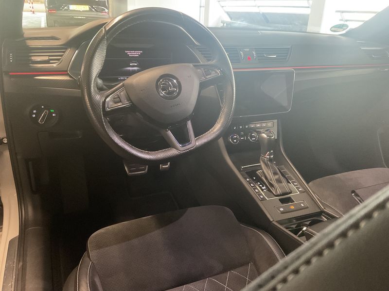 Skoda Superb 1.4 Plug-in Hybrid Sportline iV — zdjęcie 12