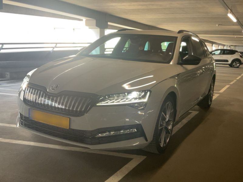 Skoda Superb 1.4 Plug-in Hybrid Sportline iV — zdjęcie 1