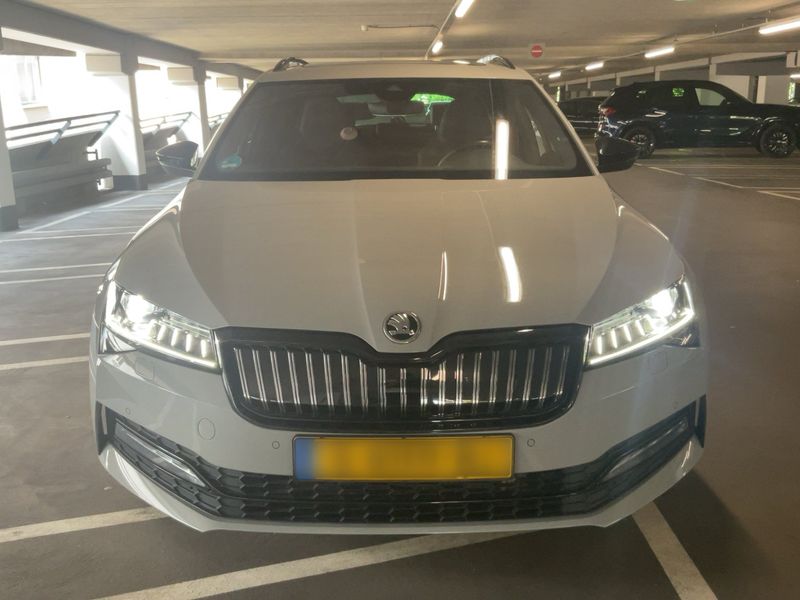 Skoda Superb 1.4 Plug-in Hybrid Sportline iV — zdjęcie 9